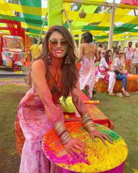 ઢોલ પર બેસીને ડાન્સ કર્યો ઢોલ પર બેસીને ડાન્સ કર્યો