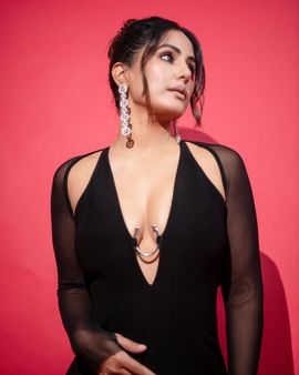 હિનાની બોલ્ડનેસ જોઈને ટ્રોલ્સને મરચા લાગ્યા