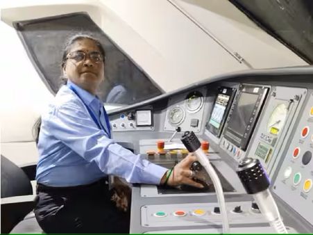 સુરેખા એશિયાની પહેલી લોકો પાયલટ છે