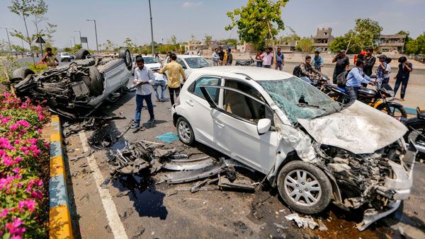 લક્ઝરી કારોના આ ફીચર્સથી થઇ શકે છે મોત, અકસ્માત દરમિયાન આ રીતે ખુદને બચાવો