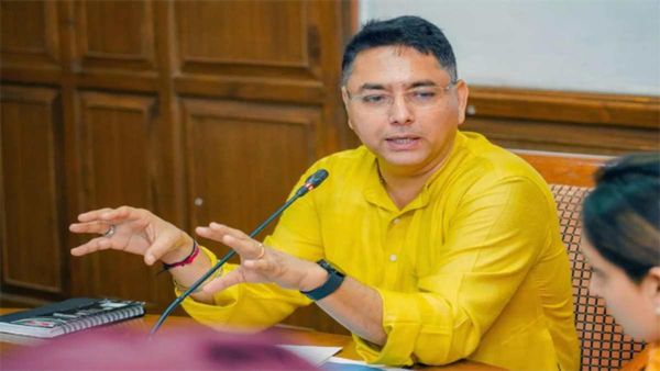 Punjab News : અમન અરોરાએ રોજગાર નિર્માણ મંત્રીનો સંભાળ્યો ચાર્જ, કરી વિભાગના કામની સમીક્ષા