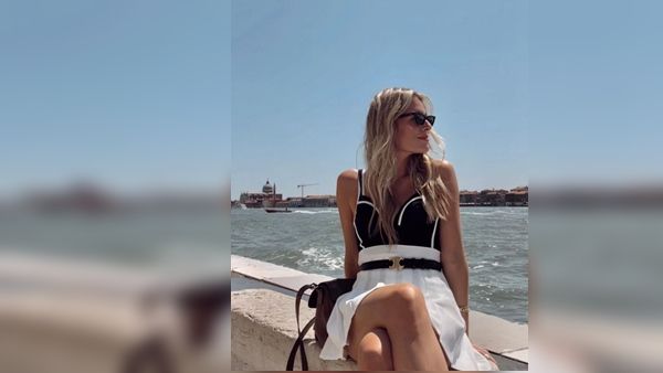 સિંગલ છે અને ફરતી રહે છે