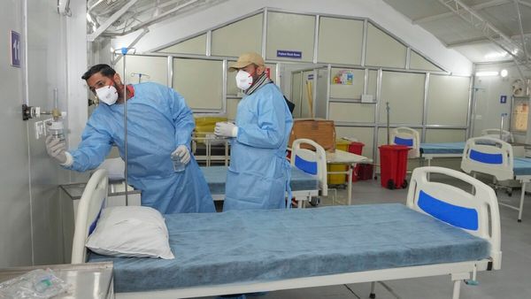 દિલ્હીમાં એક દિવસમાં કોરોનાના 300 કેસ નોધાયા, કેજરીવાલ સરકારે બોલાવી ઇમરજન્સી બેઠક