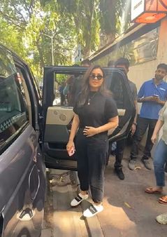 પરિણીતી આ લુકમાં કમાલ લાગી રહી હતી પરિણીતી આ લુકમાં કમાલ લાગી રહી હતી