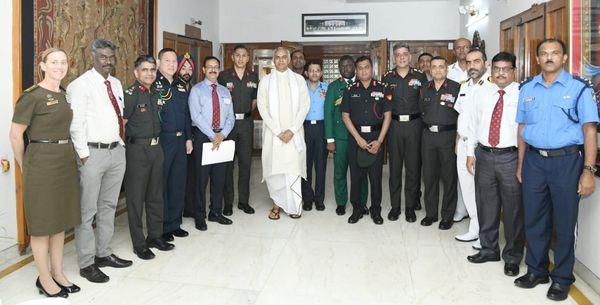 નેશનલ ડિફેન્સ કોલેજના તાલીમ લેતા અધિકારીઓએ રાજ્યપાલ મુલાકાત કરી, વિકાસ યોજનાઓ મુદ્દે ચર્ચા થઈ