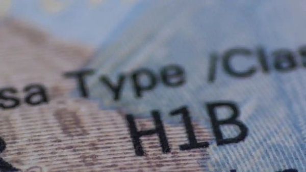 NRI News: H-1B વિઝાધારકોના જીવનસાથી કામ કરી શકશે, US કોર્ટે આપ્યો આદેશ