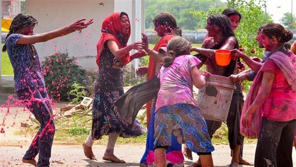 Unique Holi In Bihar: આ ગામમાં અનોખી રીતે મનાવાય છે હોળી, ચુલો પણ નથી સળગાવતા લોકો