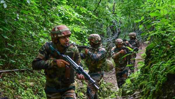 પાકિસ્તાની મસ્જિદોથી લોકોને અપાઇ સુચના પાકિસ્તાની મસ્જિદોથી લોકોને અપાઇ સુચના