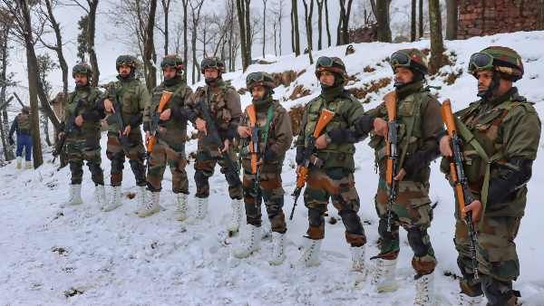 આતંકવાદીઓ અને ઘુંસપેઠનો ખતરો આતંકવાદીઓ અને ઘુંસપેઠનો ખતરો