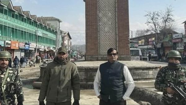 PMOનો અધિકારી ગણાવી કાશ્મીરમાં Z+ સિક્યોરિટી સાથે ફરતો યુવાન ઝડપાયો
