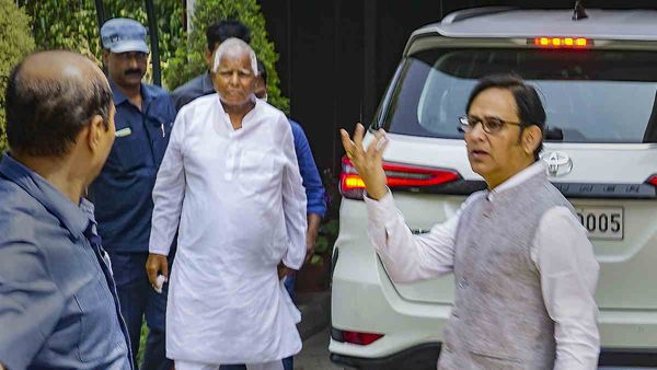 Land For Job Scam: કોર્ટે ચાર્જશીટની કોપી આરોપીયોને આપવા માટે કહ્યુ, અગામી સુનવણી 8 મે ના રોજ