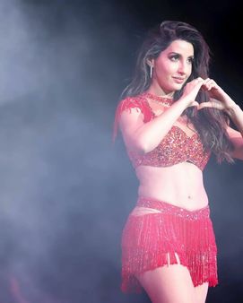 નોરા ફતેહી હાલમાં અમેરિકામાં સ્ટેજ શો કરી રહી છે નોરા ફતેહી હાલમાં અમેરિકામાં સ્ટેજ શો કરી રહી છે