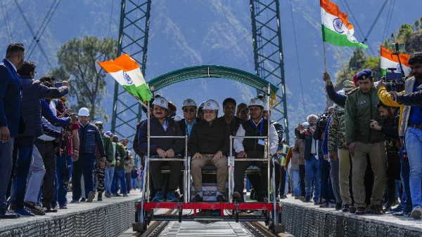 કાશ્મીરમાં બનાવાયો એફિલ ટાવર કરતા પણ ઉંચો રેલવે બ્રિજ, ભૂકંપની નહી થાય અસર