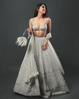 ખૂબ જ સુંદર લાગી રહી છે શર્વરી