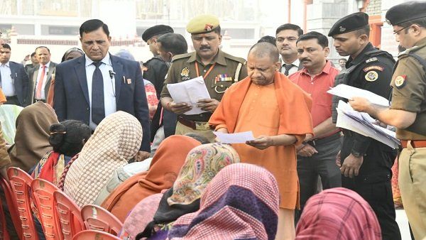 UP News : જનતાની સેવા સર્વોપરી, અધિકારીઓ લોકોની સમસ્યાને ગંભીરતાથી લે - યોગી આદિત્યનાથ