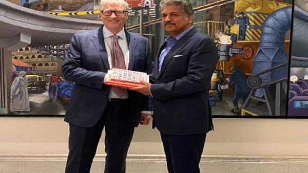 IT કે બિઝનેશ પર ચર્ચા નહી, પરંતુ...', આનંદ મહિન્દ્રાએ પોતાના ક્લાસમેટ બિલ ગેટ્સસાથે કરી મુલાકાત