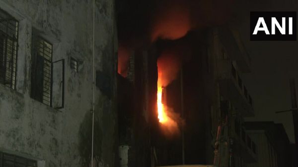 Delhi Fire દિલ્હી ના વજિરપુરના ઓદ્યોગિક વિસ્તારમાં ફેક્ટ્રીમાં લાગી આગ, ઘટના સ્થળે 12 ફાયરની ગાડી હાજર