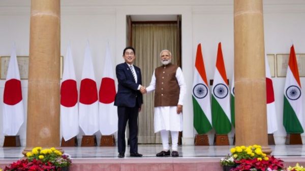 Japan PM Fumio Kishida India Visit: રાજઘાટ પહેચ્યા જાપાની પીએમ, મહાત્મા ગાંધીને આપી શ્રદ્ધાંજલી