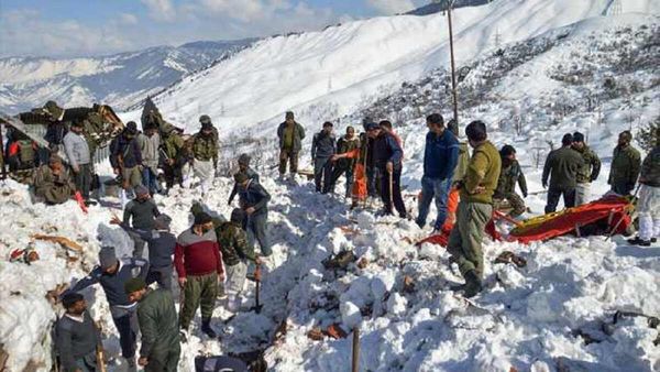 Avalanche in Sikkim: સિક્કિમમાં ભારે હિમસ્ખલન, અત્યાર સુધી 6ના મોત, 150થી વધુ પર્યટકો ફસાયા