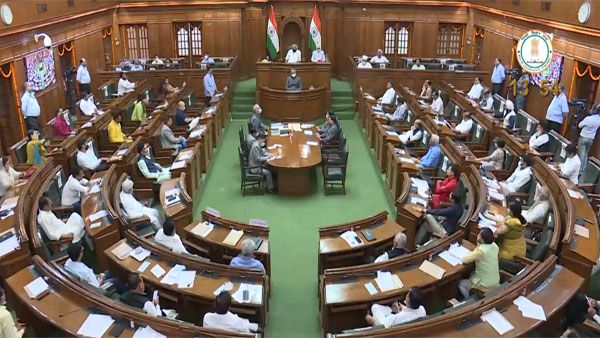 AAPનો આરોપ - CMની ધરપકડ કરીને દિલ્લી સરકારને અસ્થિર કરવા માંગે છે કેન્દ્ર સરકાર