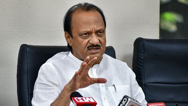 Maharashtra NCP Crisis: અજીત પવાર 30 MLA સાથે ભાજપમાં થઈ શકે છે સામેલ, શરદ પવારે કહ્યુ - અફવા