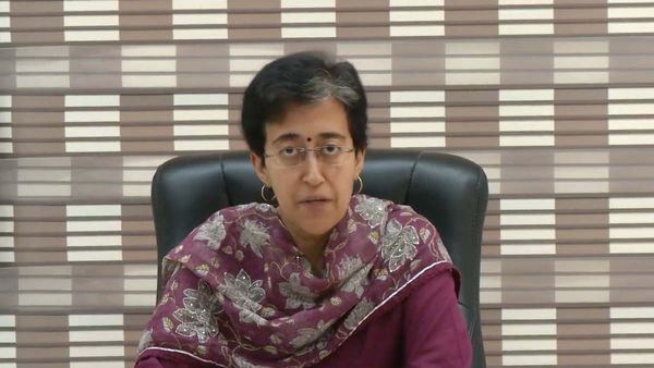 AAPનો આરોપ - LGએ લટકાવી ફાઈલ, વિજળી સબસિડી હવે નહિ આપી શકે કેજરીવાલ સરકાર