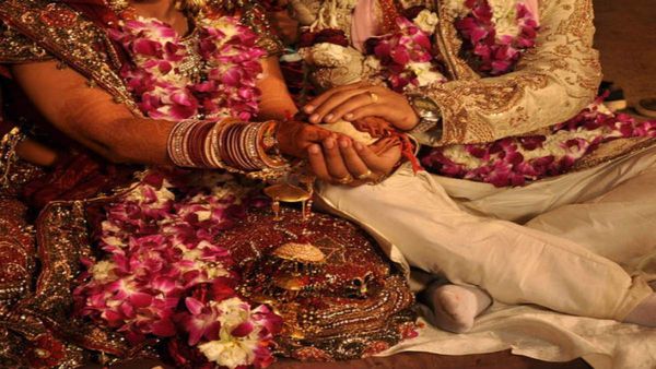 Palmistry: પતિ માટે ખૂબ જ ભાગ્યશાળી હોય છે આવી છોકરીઓ, ઘરને બનાવી દે છે સ્વર્ગ