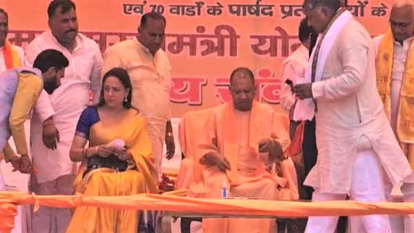 Mathura: હેમા માલિનીએ કર્યુ સીએમ યોગીનુ સ્વાગત, માફિયાઓ અને વિપક્ષની કાઢી ઝાટકણી