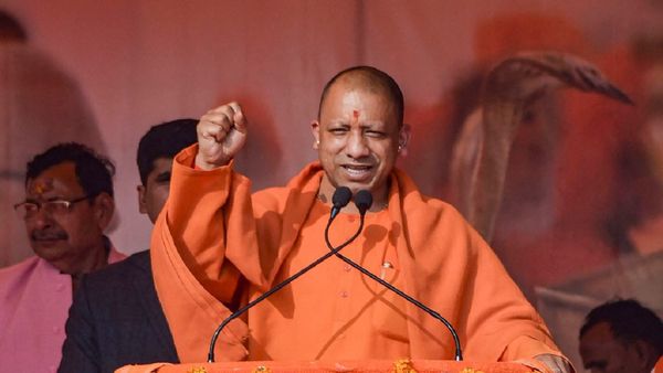 Yogi Adityanath : CM યોગીએ લો એન્ડ ઓર્ડર અંગે યોજી બેઠક, DGP-STF સહિતની ટીમના કર્યા વખાણ