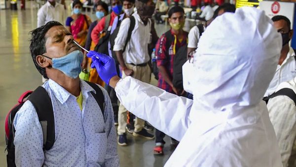 Coronavirus Update: કોરોના વાયરસના એક જ દિવસમાં વધ્યા 38 ટકા દર્દી, સક્રિય કેસ પણ 63 હજારને પાર