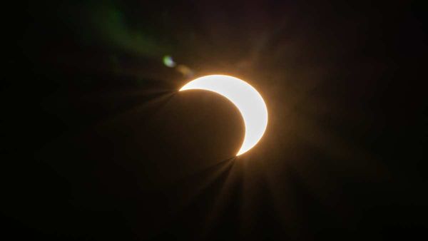 Solar Eclipse 2023 Live: વર્ષનુ પહેલુ સૂર્યગ્રહણ થયુ સમાપ્ત, જાણો ક્યાં-ક્યાં દેખાયુ?