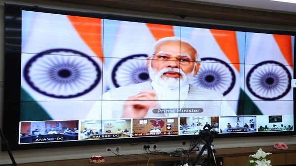 લોક ફરિયાદોના નિરાકરણ માટે ટેક્નોલોજીના અસરકારક ઉપયોગની પહેલ ગુજરાતે ‘સ્વાગત’થી કરી:: પીએમ મોદી