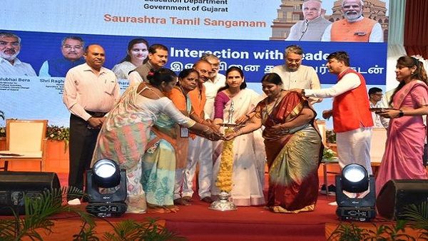 વિદ્વાન કવિઓ સૌરાષ્ટ્ર-તમિલ-સંગમમ્ સંબંધિત શ્લોકોની રચના કરી રહ્યાં છે