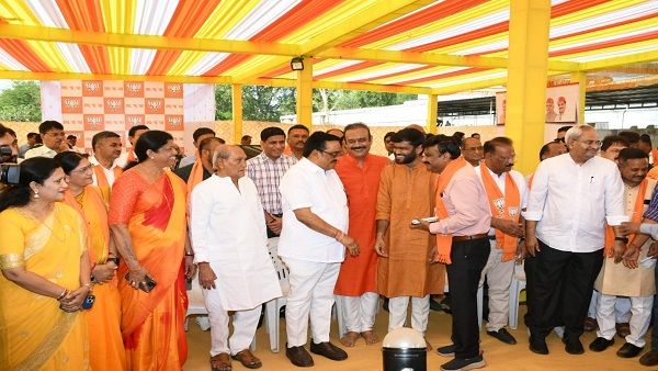 વડોદરા કારેલીબાગ ખાતે નવીન કાર્યાલય કમલમનું ખાતુમૂહુર્ત પ્રદેશ અધ્યક્ષ સી.આર.પાટીલના હસ્તે કરવામાં આવ્યું.