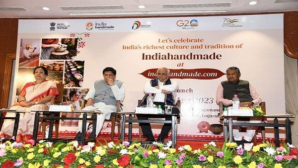 આર્ટીઝન-વિવર્સ માટેના ઓનલાઇન ઈ-કોમર્સ પ્લેટફોર્મ IndiaHandmade.comનો મુખ્યમંત્રીના હસ્તે પ્રારંભ