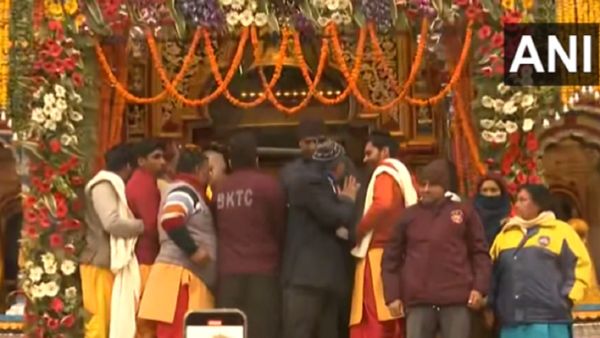 Badrinath Dham: શ્રદ્ધાલુઓ માટે ખુલી ગયા બદ્રીનાખ ધામના કપાટ