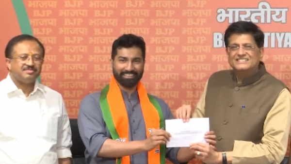 પુુર્વ રક્ષા મંત્રી એકે એન્ટોનીના પુત્ર અનીલ એન્ટોની બીજેપીમાં જોડાયા, જાન્યુઆરીમાં પાર્ટી છોડી હતી.