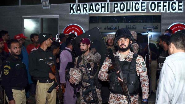 પાકિસ્તાનના મોટી આતંકવાદી હુમલો, પોલીસ સ્ટેશનમાં 12 પોલીસ કર્મીઓના મૌત