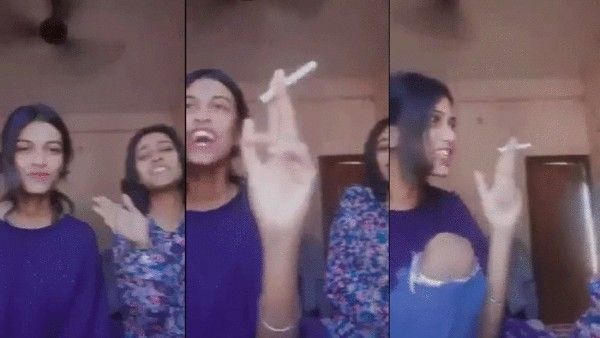 સિાગરેટ સાથે રાષ્ટ્રગાન ગાનારી બે યુવતીઓઓ સામે ફરિયાદ નોંધાઈ