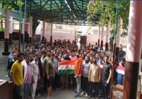 સુડાનમાં ફસાયેલા 56 ગુજરાતીઓ હેમખેમ વતન પરત ફર્યા, અમદાવાદ પહોંચતા સ્વાગત કરાયુ