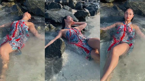 બોલ્ડ અંદાજમાં પાણીમાં મજા લઈ રહી હતી આશ્રમની બબિતા ભાભી અને હિલોળાએ બધુ ઉઘાડુ કરી નાંખ્યુ, જુઓ વીડિયો