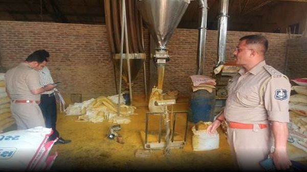 નડિયાદમાં ખોરાક અને ઔષધ નિયમન તંત્ર અને પોલીસની મોટી કાર્યવાહી, હળદર અને મરચામાં ભેળસેળનું કૌભાંડ પકડાયું