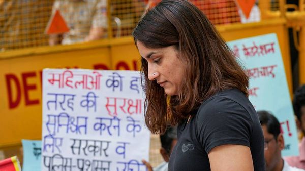 Wrestlers Protest: ગભરાઓ નહી, સાથે આવો, મળીને લડીશુ, વિનેશ ફોગાટે કર્યુ ઇમોશનલ ટ્વિટ