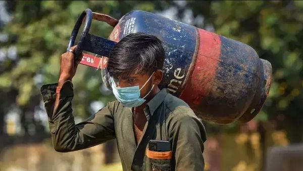 LPG Gas Cylinder: કૉમર્શિયલ ગેસ સિલિન્ડર થયુ સસ્તુ, ભાવમાં 171.50 રુપિયાનો ઘટાડો