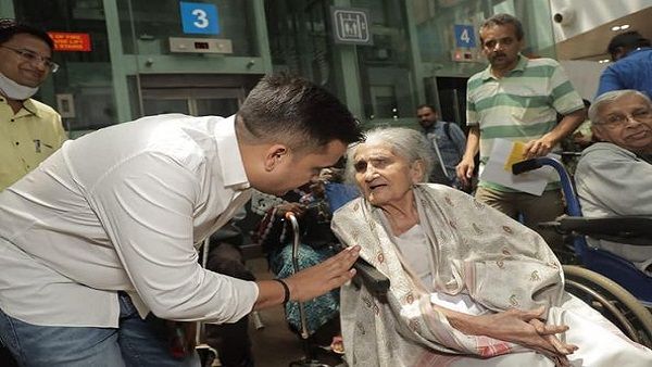 હર્ષ સંઘવીએ અમદાવાદ એરપોર્ટ પર સુદાનથી પરત ફરેલા ૨૩૧ જેટલા ભારતીયોને આવકાર્યા