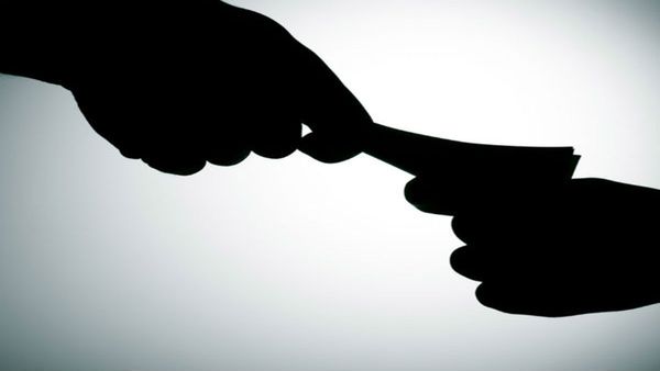 નિવૃત IAS ઓફિસર એસ કે લાંગા સામે કેસ દાખલ, લાંચ અને સરકારી ખજાનાનો દૂર ઉપયોગ કરવાનો આરોપ