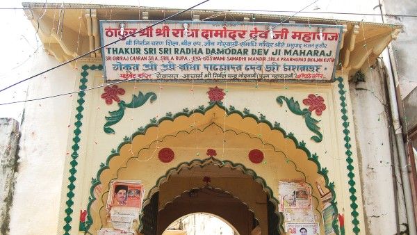 મથુરાના આ મંદિરમાં હવે જેવા તેવા કપડા સાથે એન્ટ્રી નહીં, લાગુ કરાયો આ ડ્રેસ કોડ