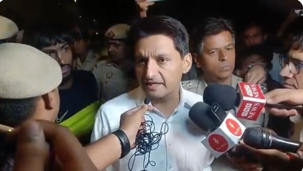 Wrestler Protests: પ્રદર્શનકારી પહેલવાનોને મળવા પહોચ્યા દીપેંદર હૂડા, પોલીસે કરી અટકાયત