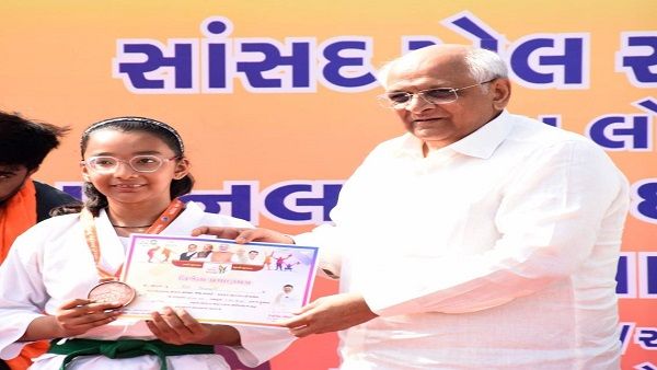 મુખ્યમંત્રી ભૂપેન્દ્ર પટેલે નડિયાદ સાંસદ ખેલ સ્પર્ધા-૨૦૨૩ના સમાપન સમારંભમાં રમતવીરોને પ્રોત્સાહિત કર્યા