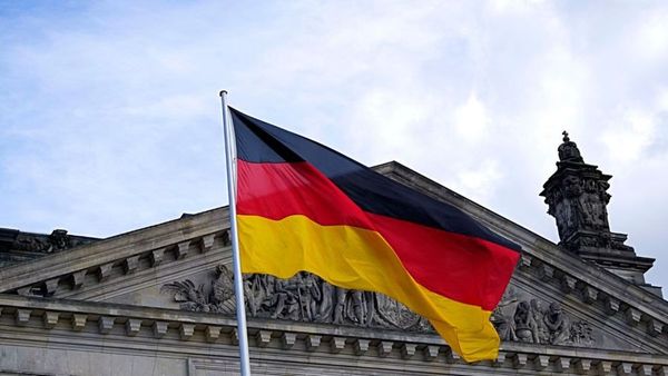 આખરે મંદી આવી ગઇ, વિશ્વની ચોથી સૌથી મોટી અર્થવ્યવસ્થા જર્મની બન્યુ શિકાર